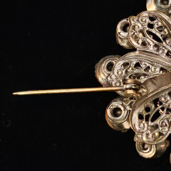 GORGEOUS VINTAGE 13 STONE RHINESTONE FLORAL BROOCH with FILIGREE EMBELLISHMENTS - Picture 8 of 11